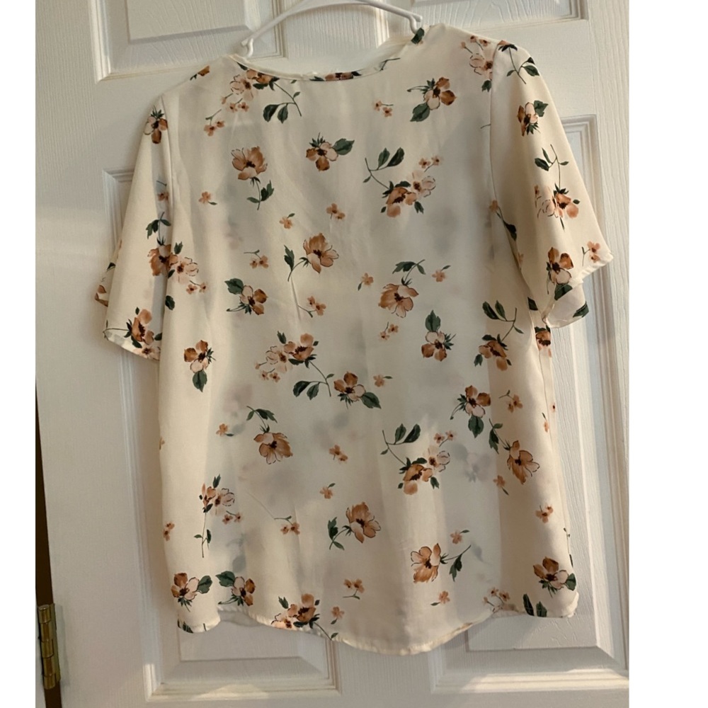 Floral Top - Picture 2 of 2